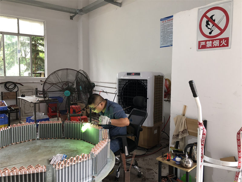 各大型廠房車間都配置工業(yè)冷風機，通風降溫效果沒話說